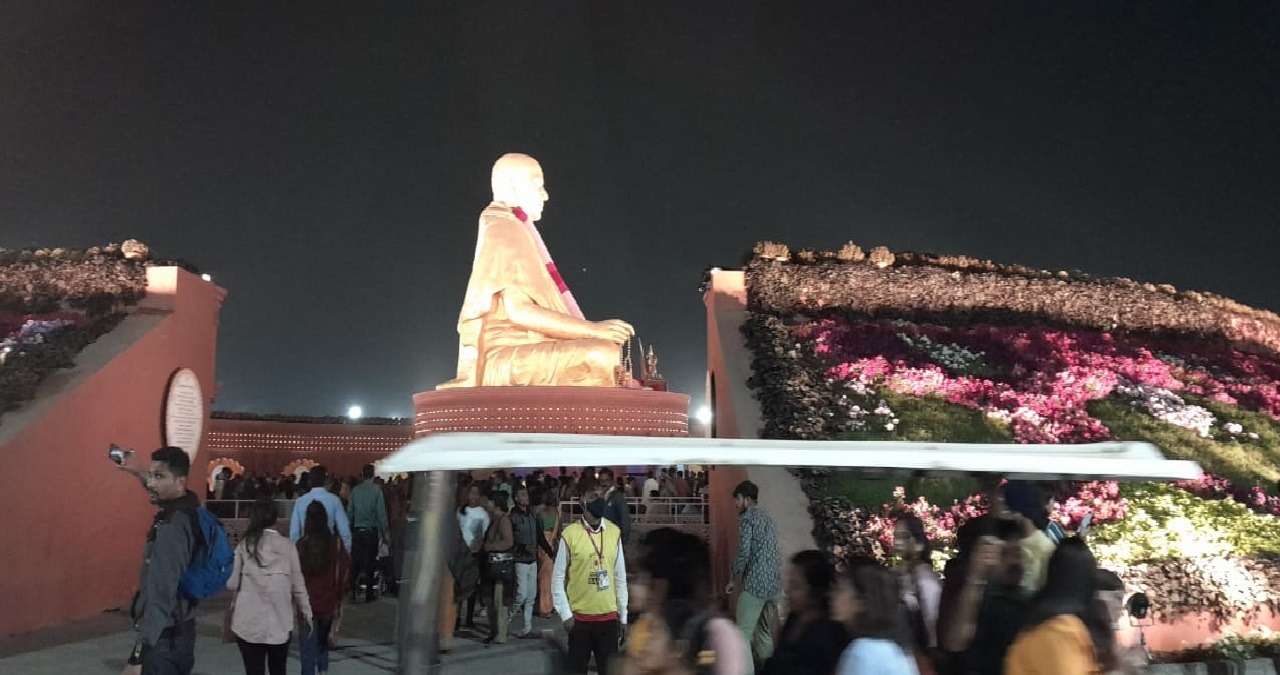 Special arrangements made in the Pramukh Swami Maharaj Shatabdi Mohotsav, technology is being used in an excellent way