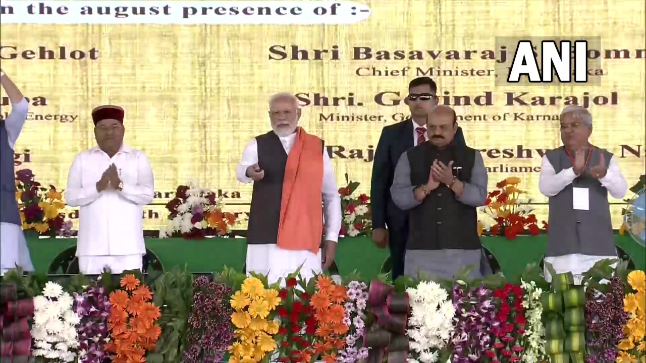 The Prime Minister gave a gift of 38800 crores to Mumbai, said - Trust the world on India's big plans