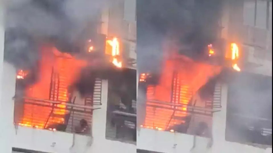 In the fire incident in the flat of Godrej Garden City in Ahmedabad, the distinction of murder was opened