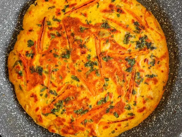 If you are a pizza lover then this Street Style Moong Dal Pizza will tempt your mind.