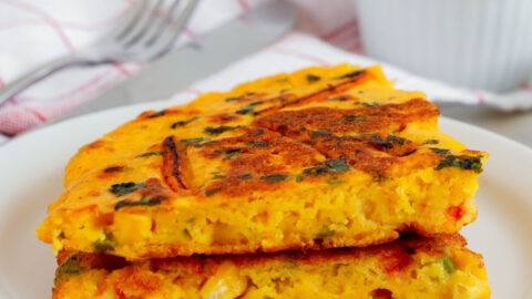 If you are a pizza lover then this Street Style Moong Dal Pizza will tempt your mind.