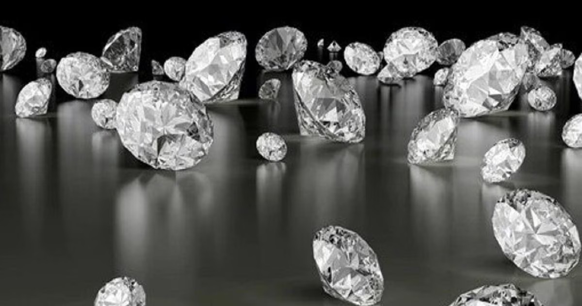 Diamonds worth 7.86 crore collected from traders in Surat, middleman absconded, arrested