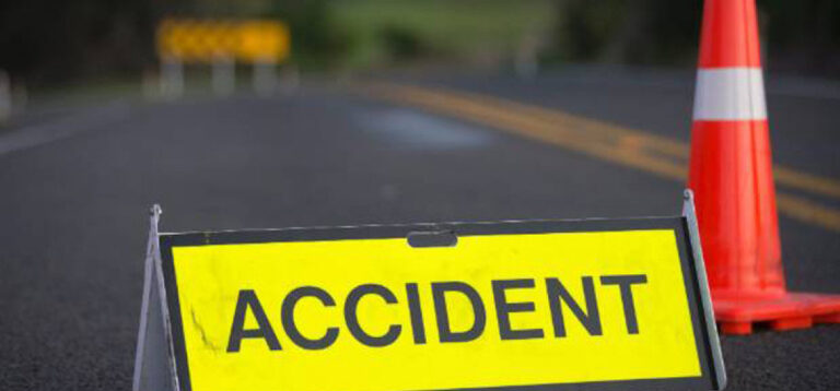 Vehicle carrying pilgrims collides with truck, 3 killed, 14 injured