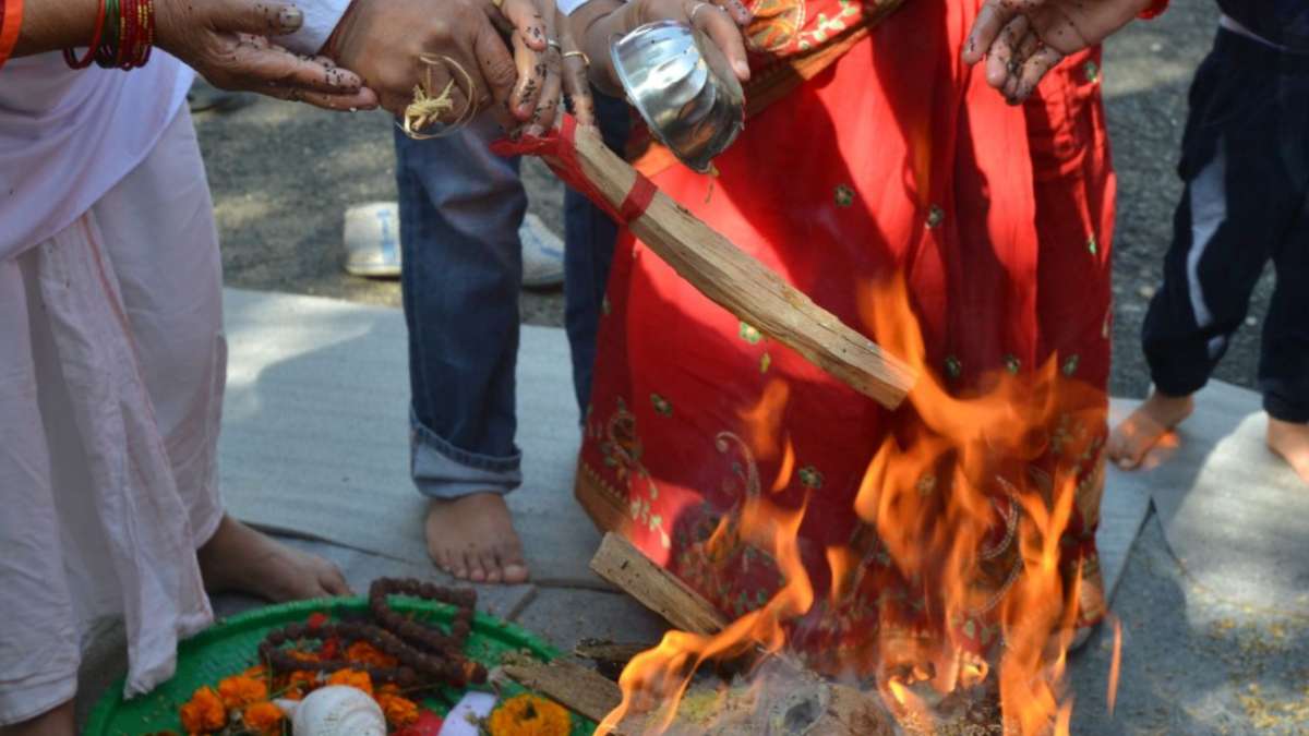 havans-fire-is-not-only-a-fire-but-also-a-useful-thing-it-can-remove-from-eye-defects-to-money-shortages