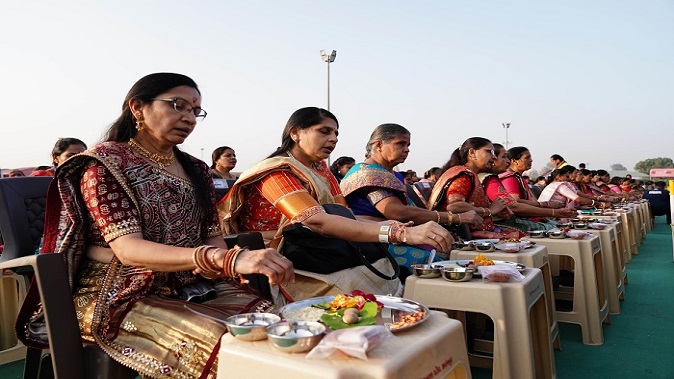 Grand Bhagwati Deeksha Festival organized in Ahmedabad, 5 Americans become newly ordained saints