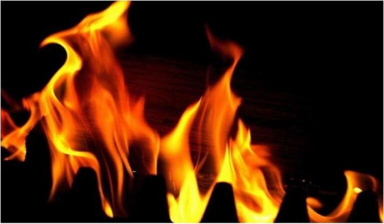 a-fire-in-a-house-in-ahmedabad-a-couple-and-their-eight-year-old-son-died-painfully-due-to-burns
