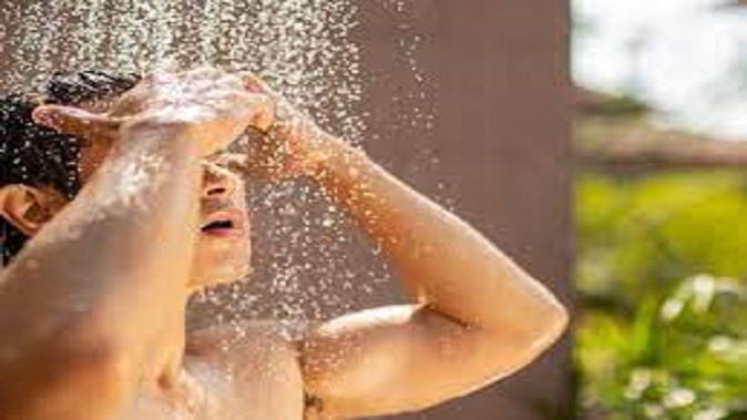 Caution! Don't bathe with hot water too often in winter otherwise it will cause health damage