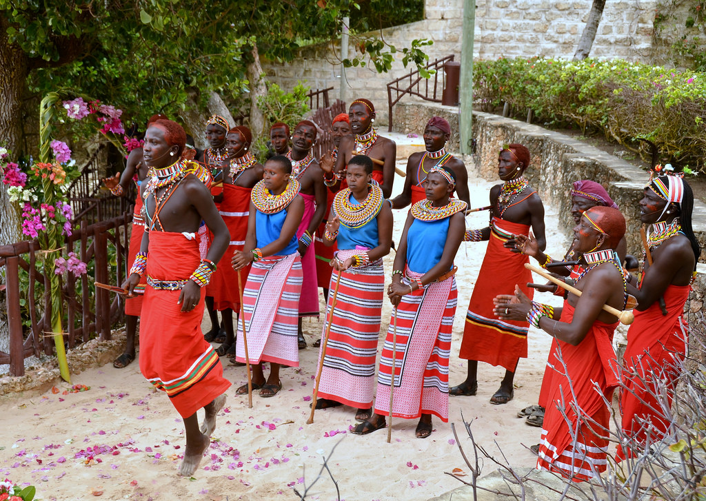unique-tradition-follow-here-bride-takes-the-procession-wedding