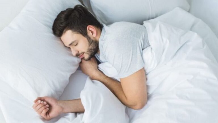 Sleeping with the head in this direction brings wealth, happiness in married life
