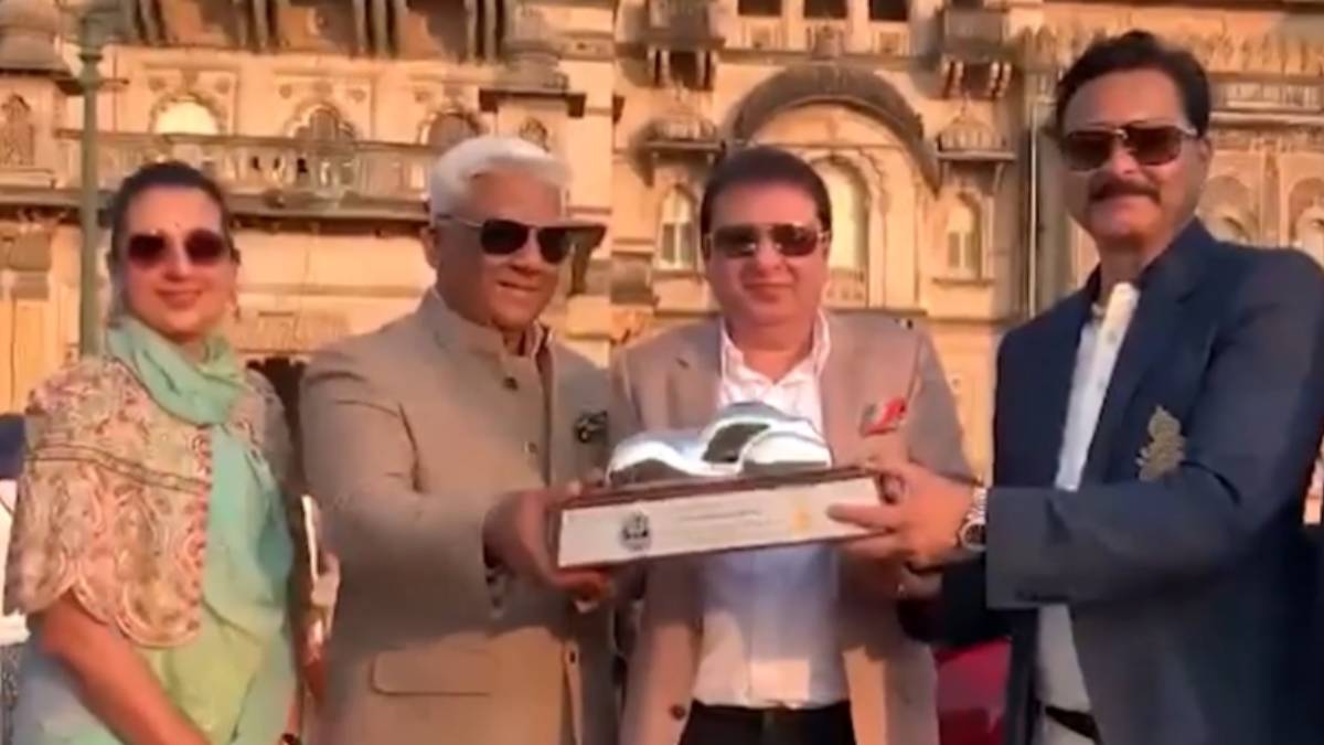 asias-largest-heritage-car-show-concluded-in-vadodara-with-trophies-awarded-to-the-winners