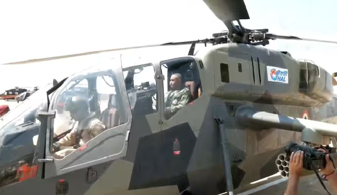 army-chief-flies-in-light-combat-helicopter-makes-statement-about-future-threats-indigenous-weapons