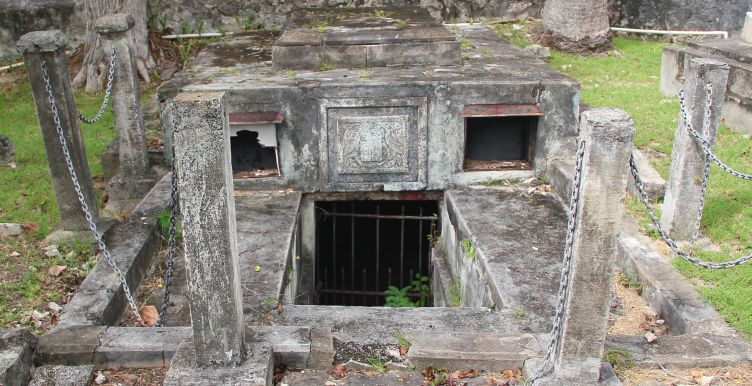 haunted-tomb-in-barbados-at-christ-church-parish-where-coffins-move