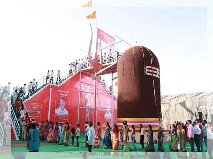 a-unique-devotion-to-lord-shiva-in-gujarats-dharampur-a-31-feet-tall-shivlinga-made-of-31-lakh-rudrakshas