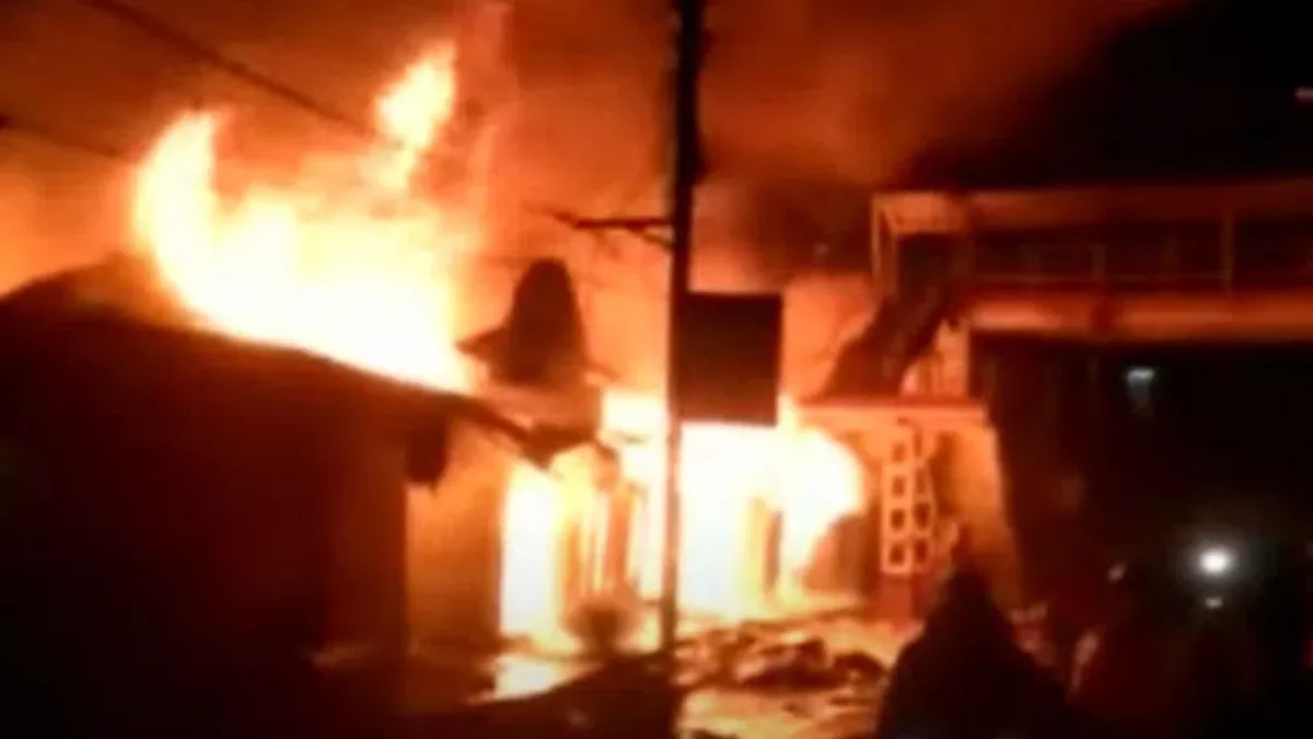a-terrible-fire-broke-out-in-the-market-of-assams-jorhat-more-than-100-shops-were-gutted