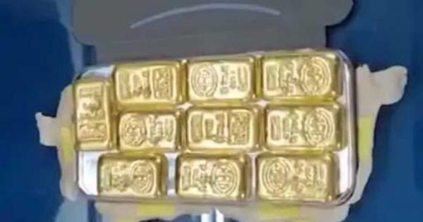 10 gold biscuits were being hidden in mobile phone covers, seized at Surat airport