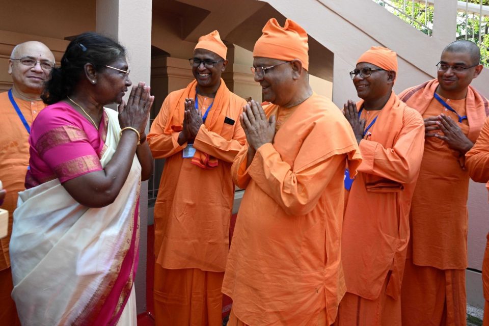 President visited Belur Mutt in Murmu, Ramakrishna Paramahansa and Mata's work darshan