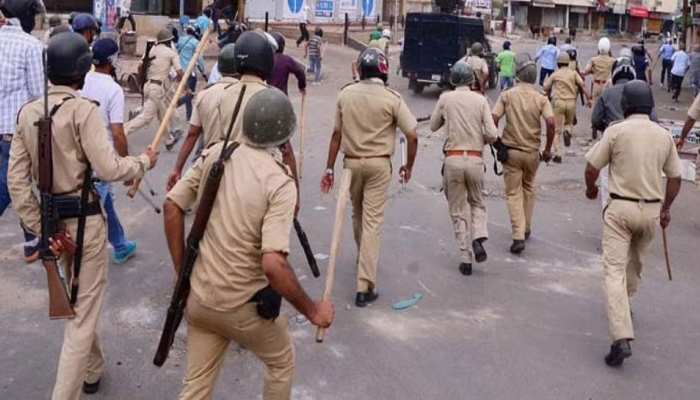 Stone pelting on Ramnavami procession in Vadodara, police reached the spot