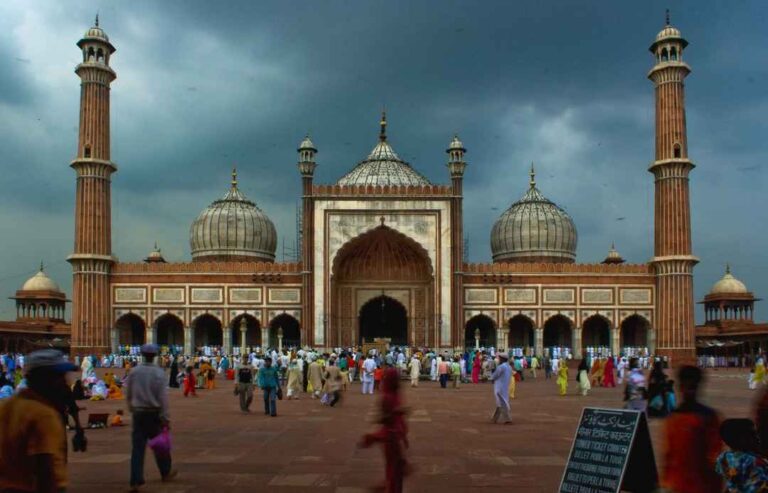 From Jama Masjid to Taj-ul-Masjid, these are the famous and largest mosques in India
