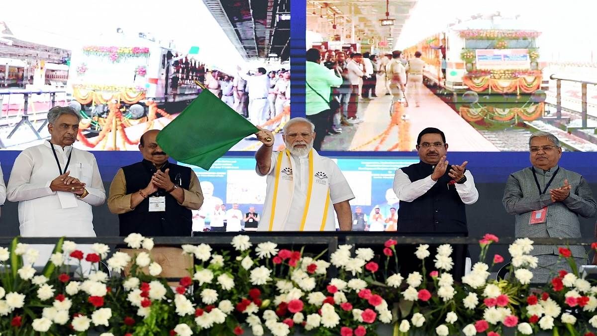 PM Modi inaugurates world's longest railway platform in Hubli, listed in Guinness Book