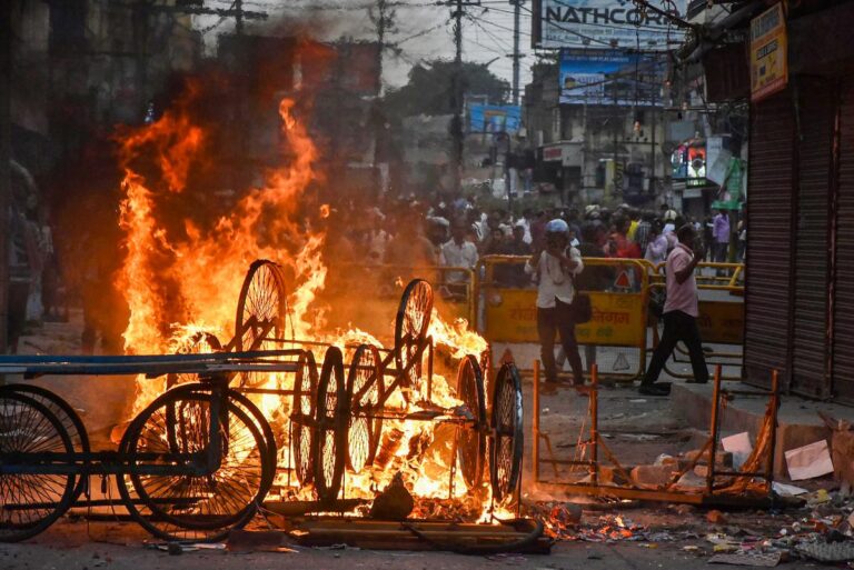 Riots in West Bengal another day, two groups stone pelted again, situation turned tense after Friday prayers
