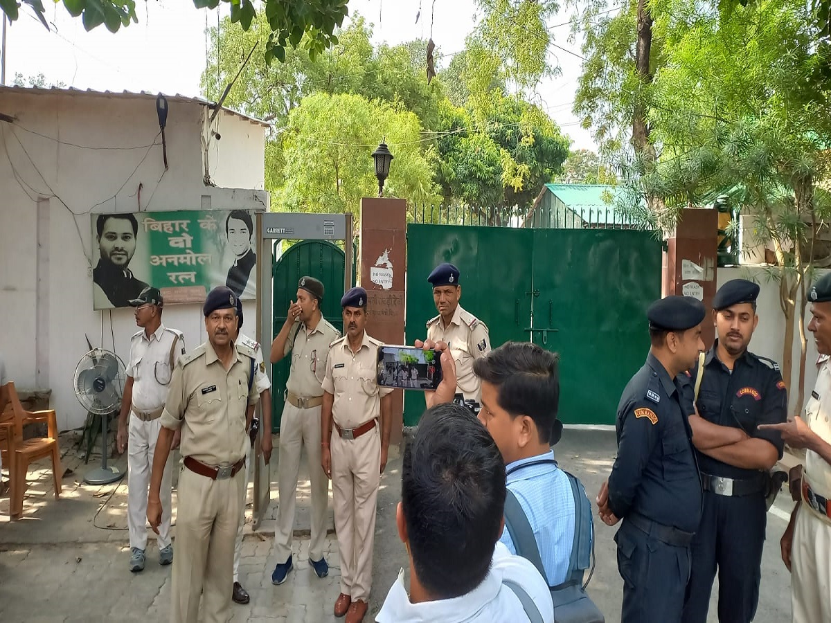 cbi-raids-at-rabi-devis-house-investigation-continued-by-three-trims-of-officials