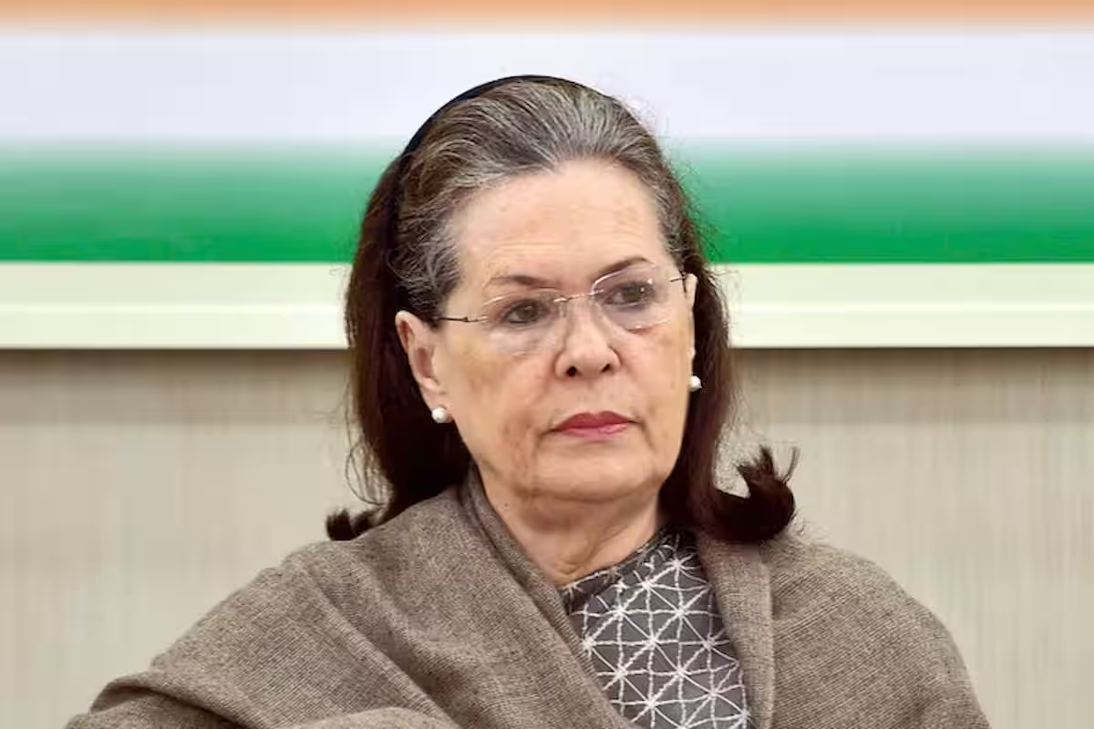 former-congress-president-sonia-gandhis-health-deteriorated-admitted-to-sir-gangaram-hospital