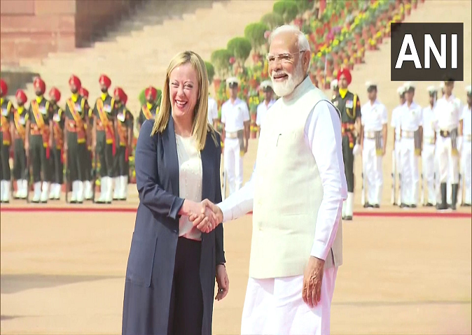 Chief Guest of 8th Raisina Dialogue PM Maloney of Italy arrives in Delhi, PM will inaugurate