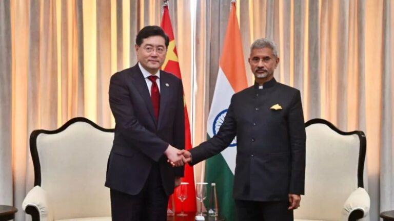 Jaishankar met the Chinese Foreign Minister and discussed many issues including the border dispute