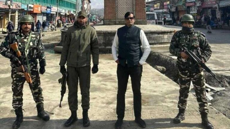 A Gujarati was caught carrying z+ security by identifying himself as a PMO officer in Kashmir