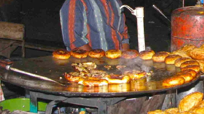 After coming to Dehradun, what if you don't eat 'bun tikki' here, the shop gets empty in 6 hours!