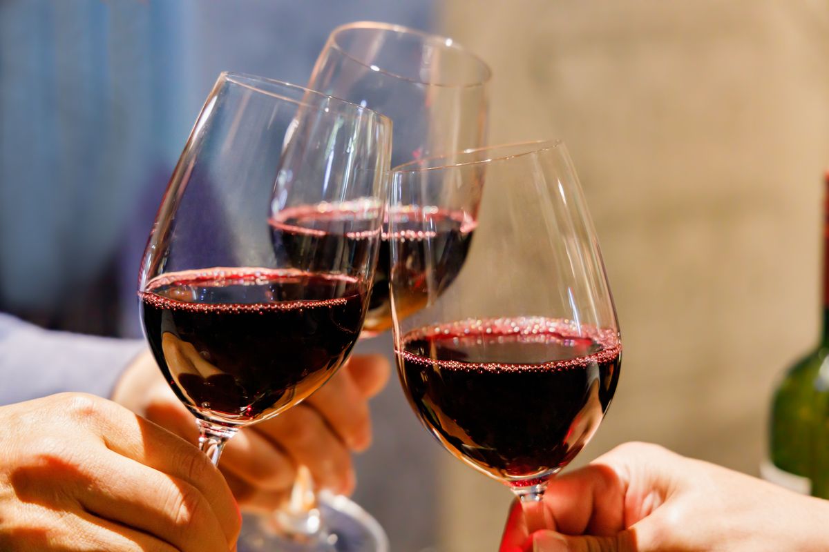 Benefits of Wine: Is drinking 1 glass of wine every day good for health? Know its pros and cons