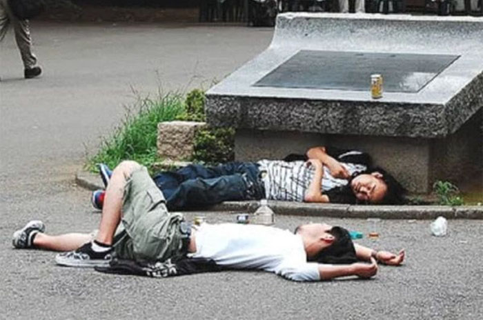 There are people living in this village who can rival Kumbhakarna! Once you fall asleep, you don't wake up for months