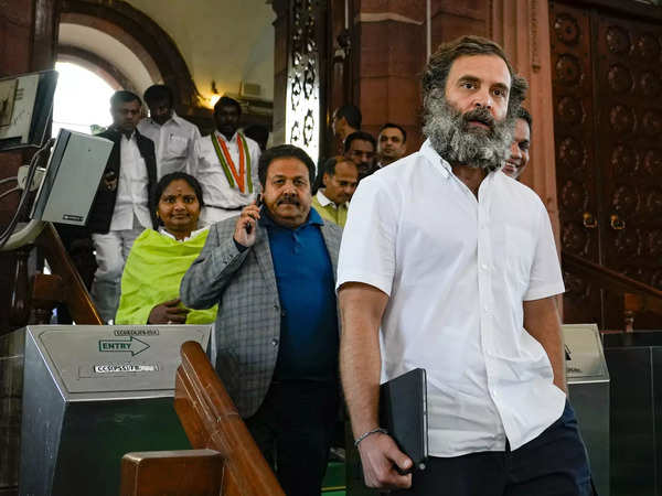 Big blow to Rahul Gandhi in defamation case, cancellation of parliament membership, no longer seen in Lok Sabha