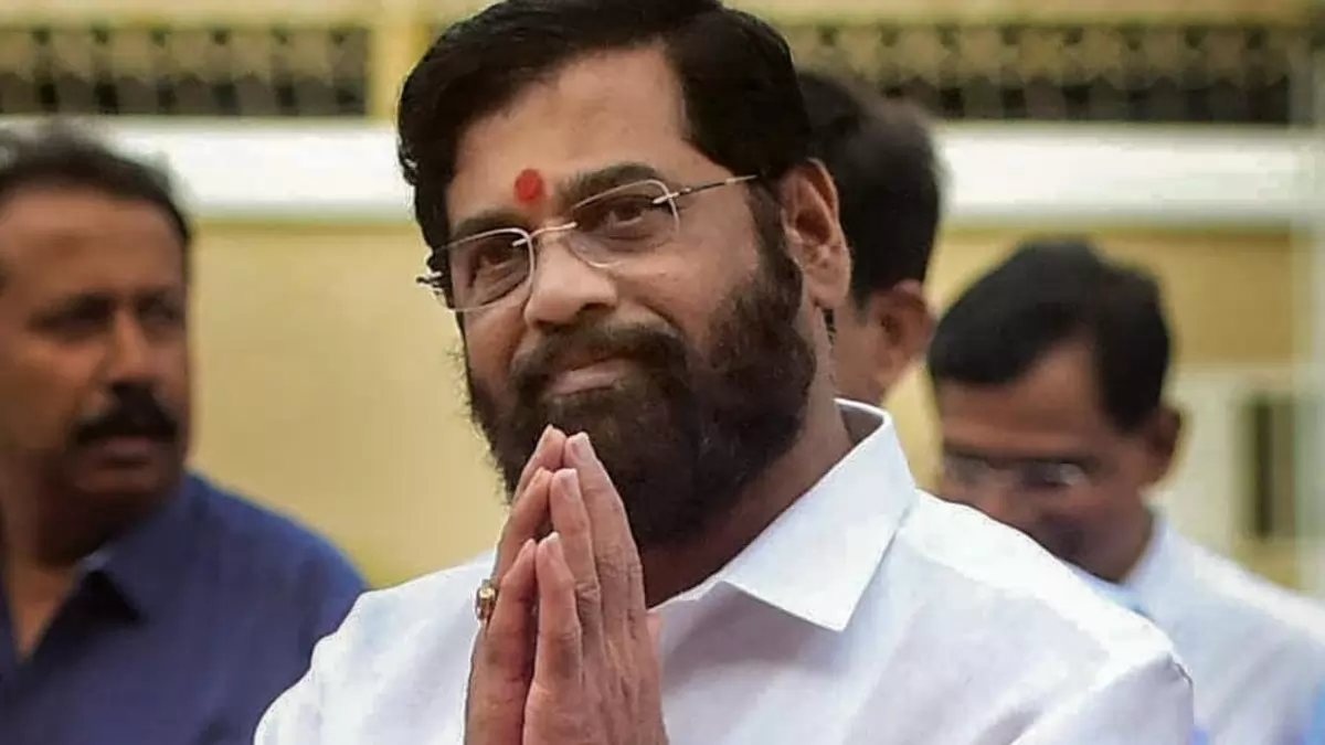 Uddhav Thackeray got another big jolt! Group leader's son joins Shiv Sena, joins Eknath Shinde