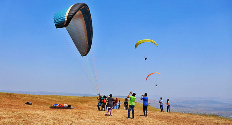 These 4 places are best for paragliding, should be included in the bucket list