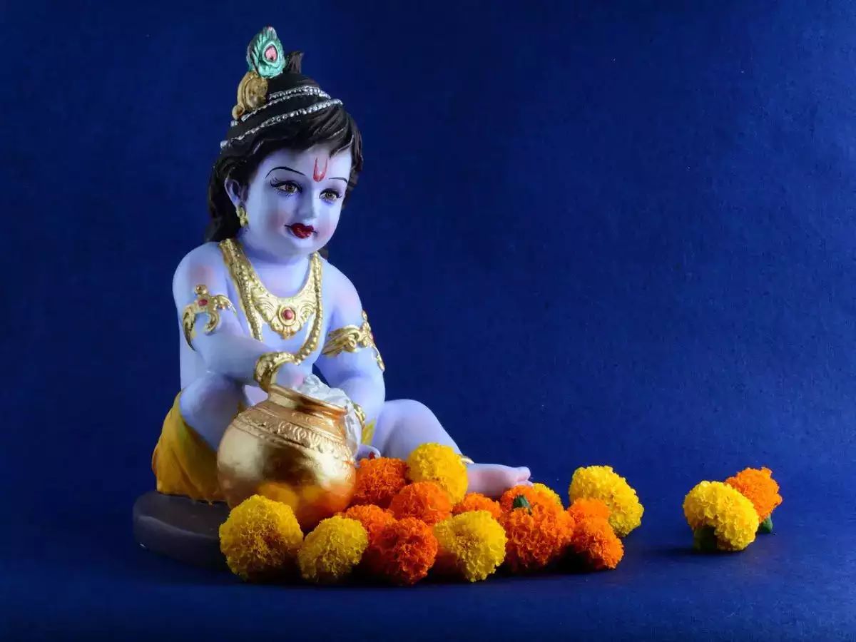 By doing this remedy every morning, Lord Shri Krishna is pleased, immense wealth comes to the house