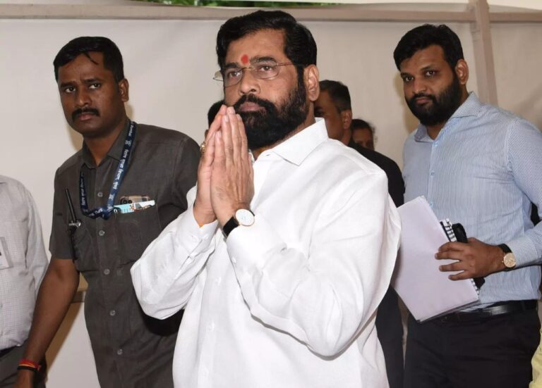 Why CM Eknath Shinde's visit to Ayodhya is important? Uddhav Thacker targeted the group