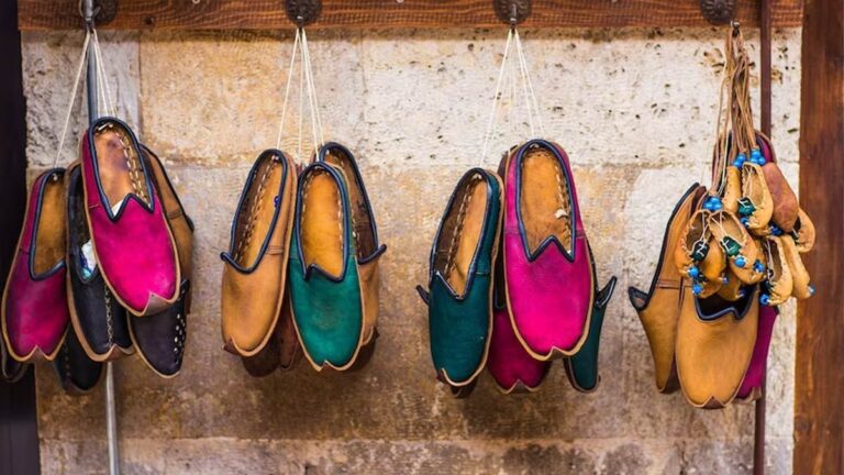 Buy branded shoes and slippers at low prices from these markets in Delhi