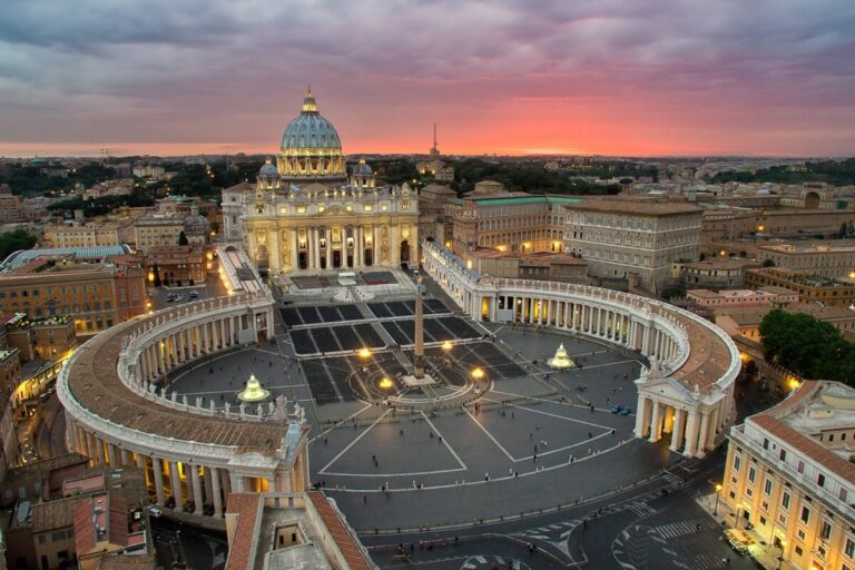 The smallest country in the world, Vatican City is full of beauty, if you are fond of art, you must visit here