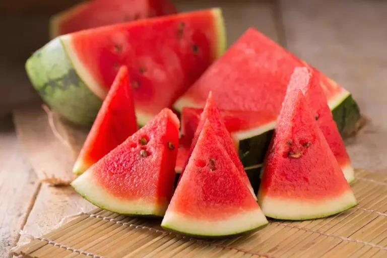 Follow this method while eating watermelon, it will be very tasty