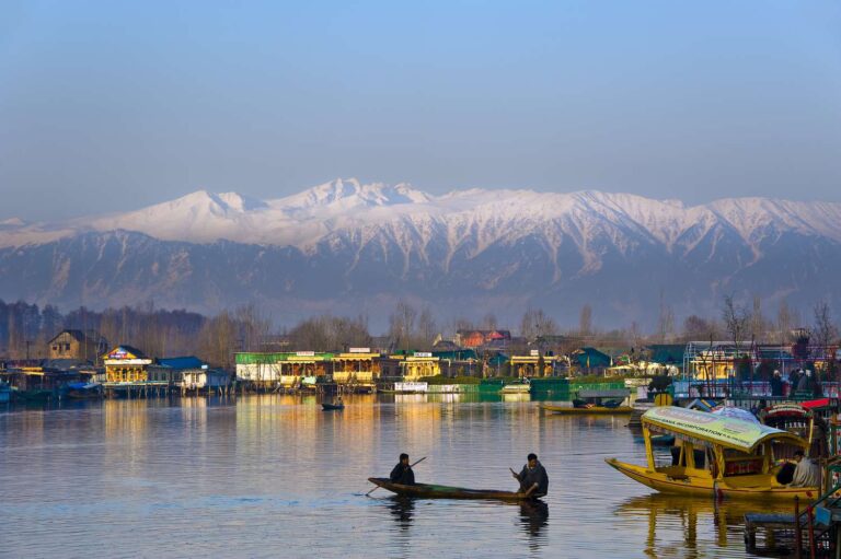 Visit several beautiful places of Kashmir together on IRCTC's budget tour