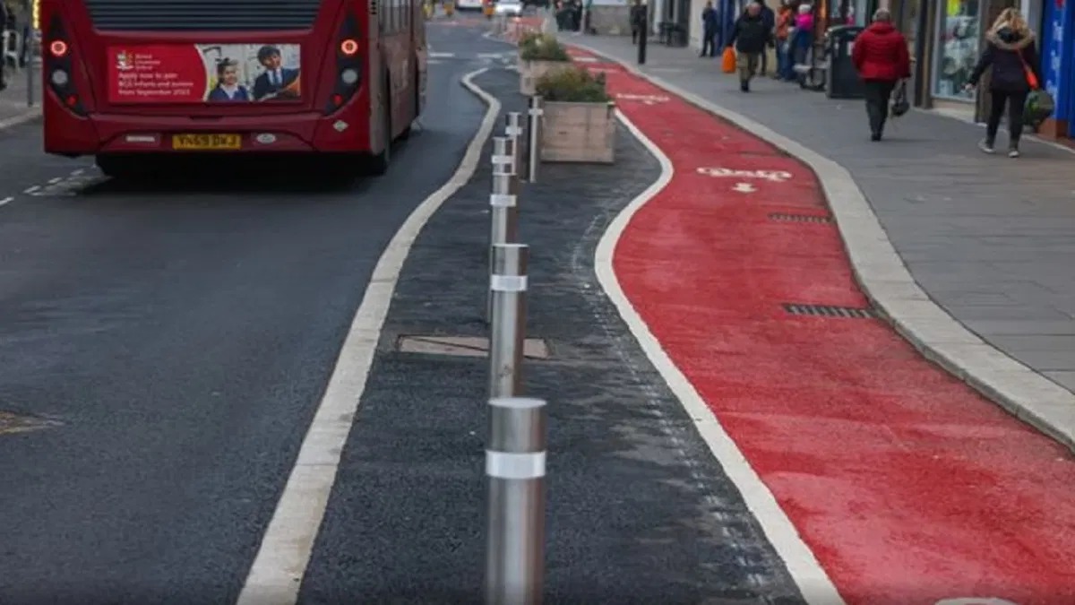 OMG! People get injured by walking on this footpath, know what is the reason