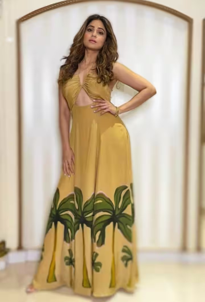 Look stylish even in 40+ when you try these 8 looks by Shamita Shetty