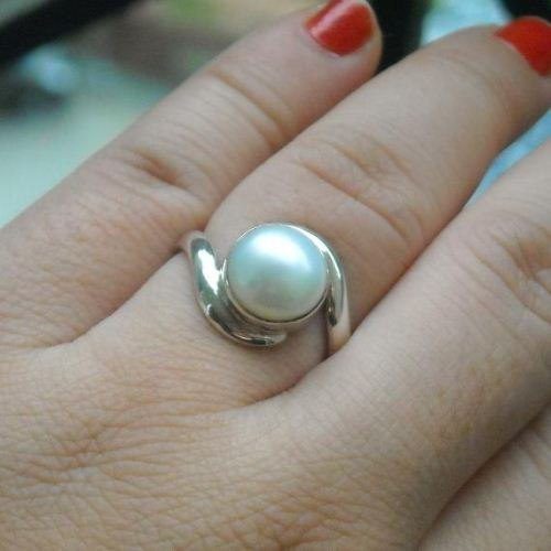 Pearl Gemstone Tips: On which finger to wear pearl, know the right way to wear moonstone
