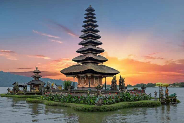See the beauty of Bali in pictures...don't miss it, don't delay the trip