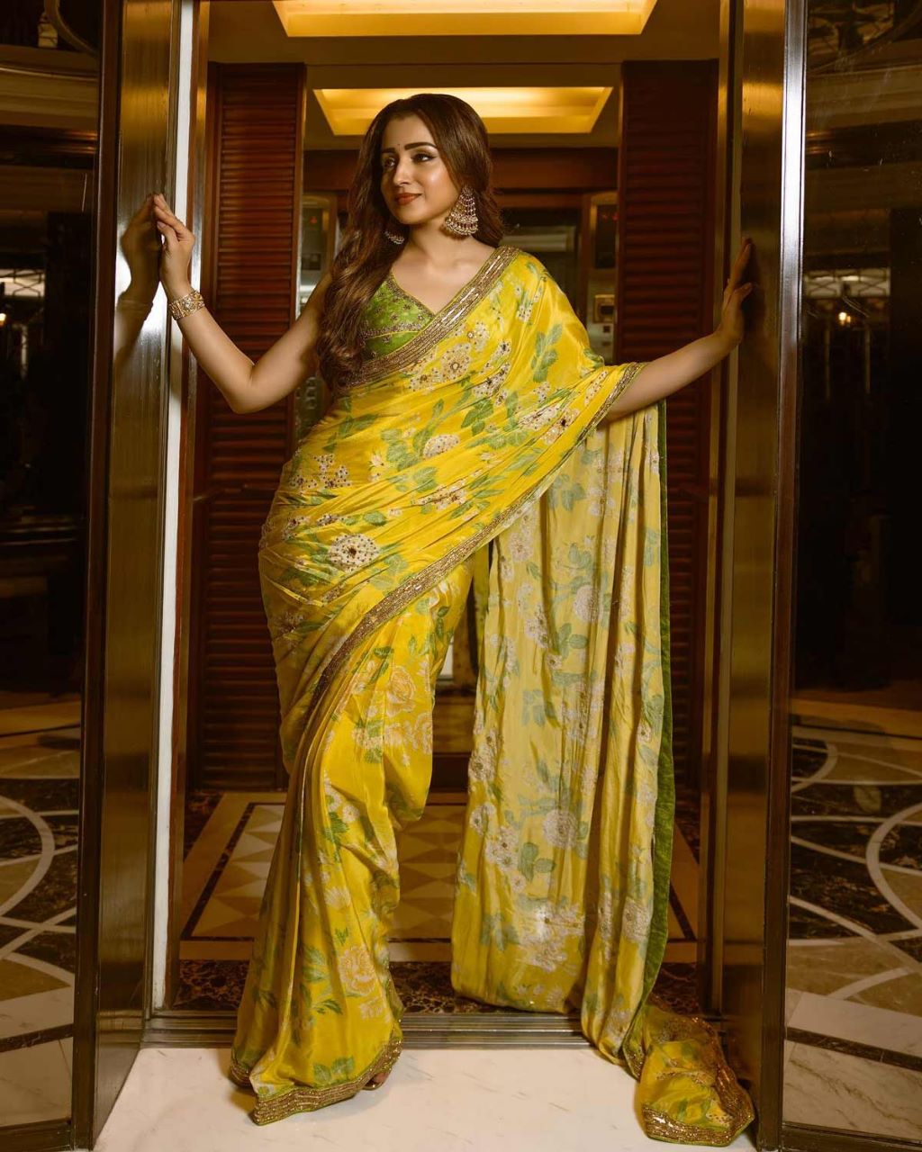 Trisha Krishnan's saree look is so beautiful, know the easy way to style it