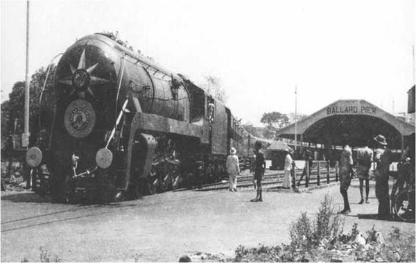 This is the oldest railway station in the country, know its special features