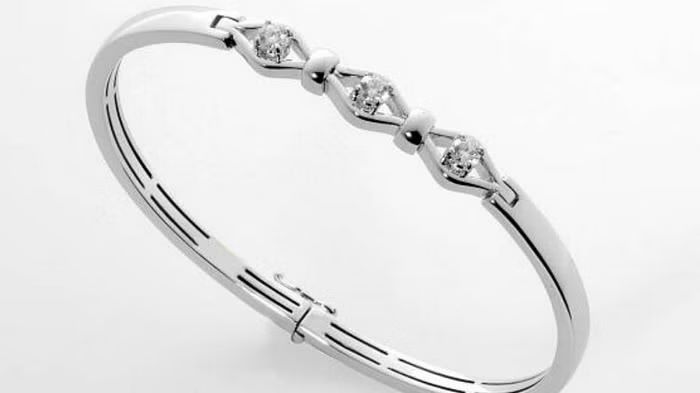 Mother's Day 2023 : This Mother's Day, gift your mother this type of bracelet, which will give her a classy look.