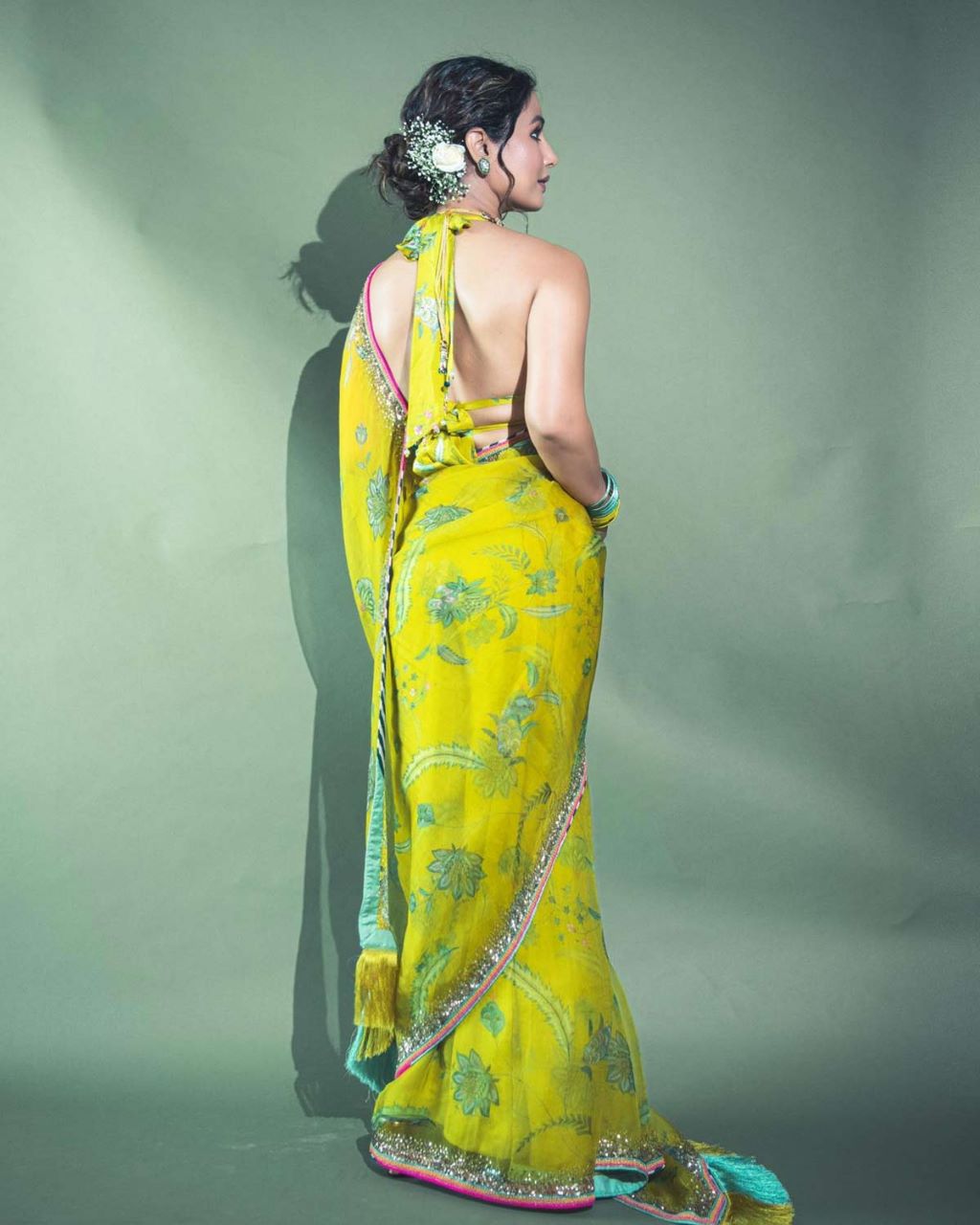 If you want to look beautiful then try this hairstyle with big earrings