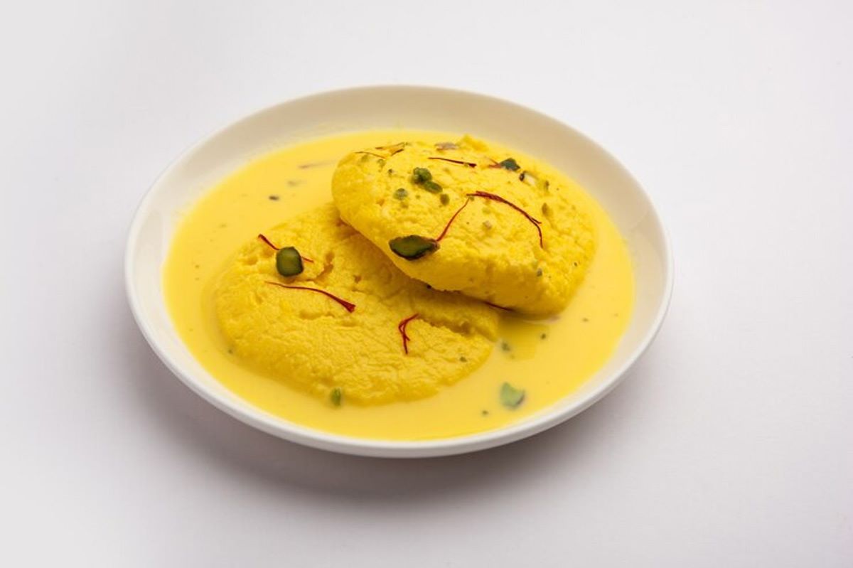 Make a delicious spongy rubbery rasmalai for dessert, check out these recipes and tips